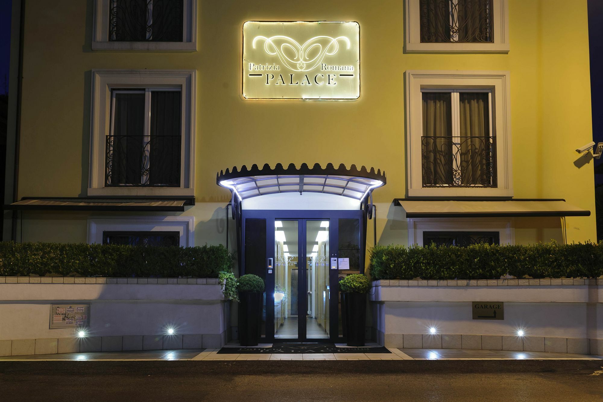 Patrizia Romana Palace Exterior foto